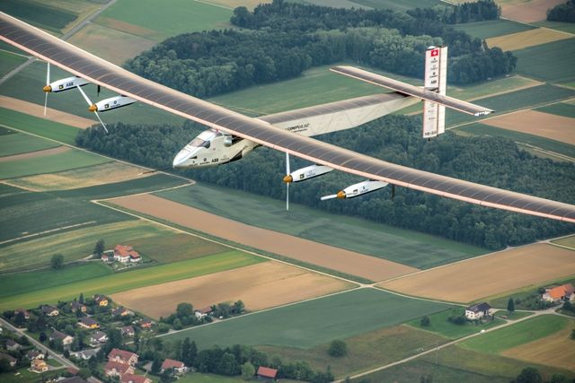 Solar Impulse, il primo aeroplano ad energia solare che effettuerà il giro del mondo