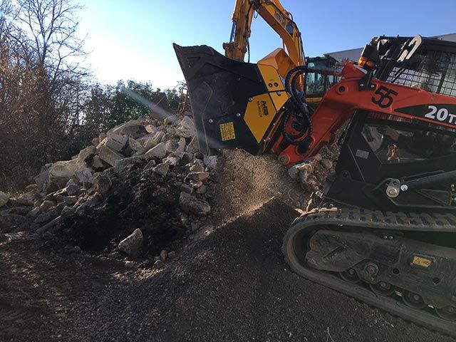 La nuova benna selezionatrice MB Crusher per pale e minipale