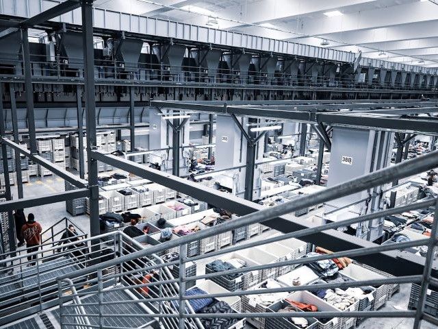 Rifiuti tessili, la tecnologia ottica Picvisa ottimizza la separazione