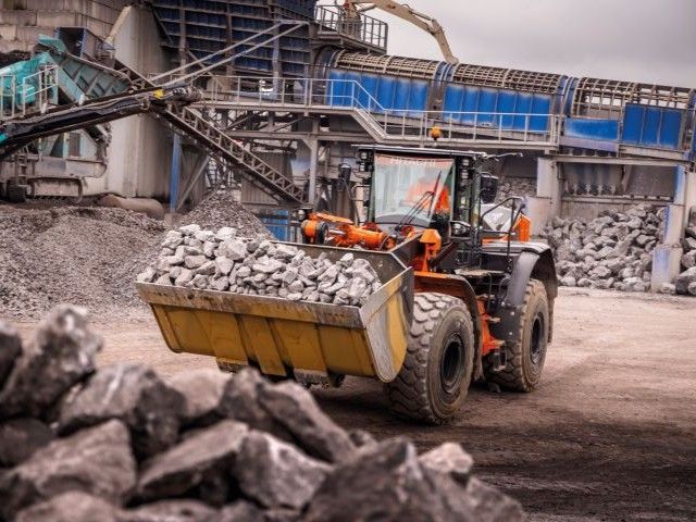 Hitachi porta al Bauma 2025 le pale gommate ZW-7 e gli escavatori gommati ZXW-7
