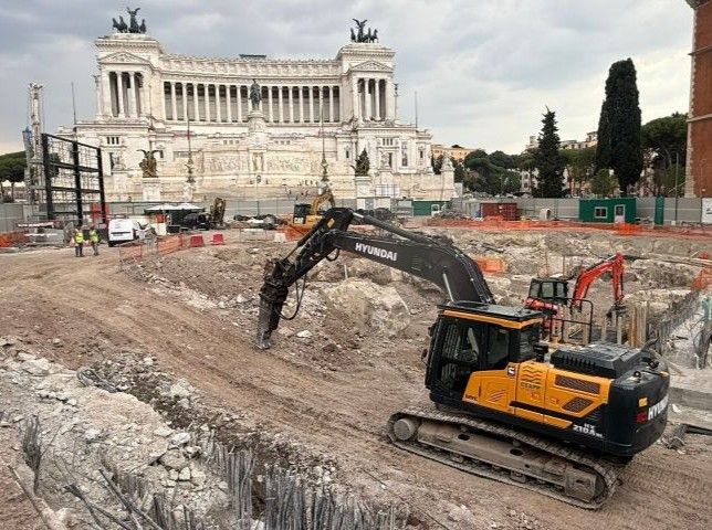 Nel cantiere della metro C di Roma lavora l’escavatore HX210A Hyundai