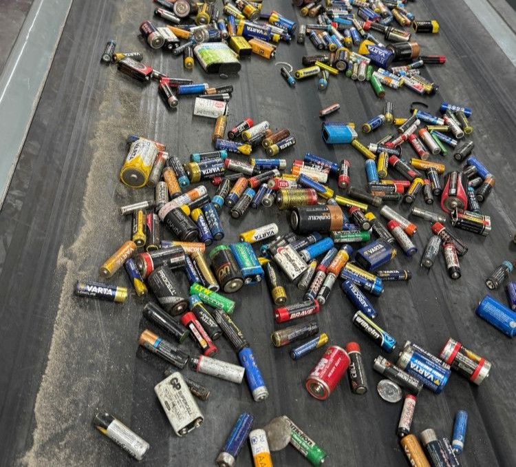 STADLER inaugura uno degli impianti di selezione di batterie domestiche più avanzati d’Europa