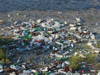 Inquinamento da plastica: le nazioni unite si impegnano a sviluppare un accordo giuridicamente vincolante