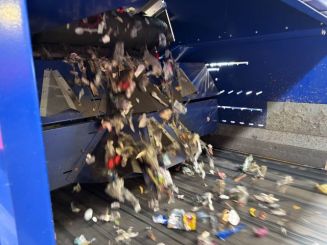 Riciclo plastica, la filiera chiede alla UE 6 misure urgenti per evitare il collasso