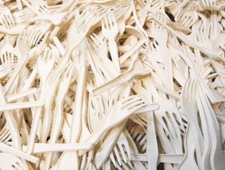 Bioplastiche, dati 2025: dumping, consumi stagnanti e incertezze normative rimandano la ripartenza del settore