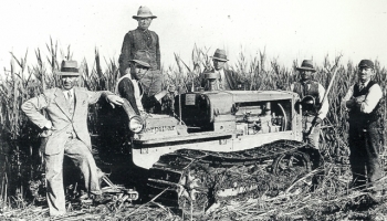 1944 I primi trattori Caterpillar usati nelle risaie