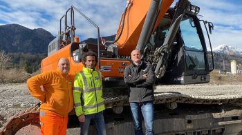 Da sinistra: Michele Coletti, escavatorista Mingotti T. Srl - Francesco Mingotti, direttore tecnico Mingotti T. Srl - Giulio Venturini, responsabile commerciale Friuli Venezia Giulia per DMO Spa