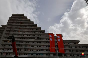 Demolizione vela gialla